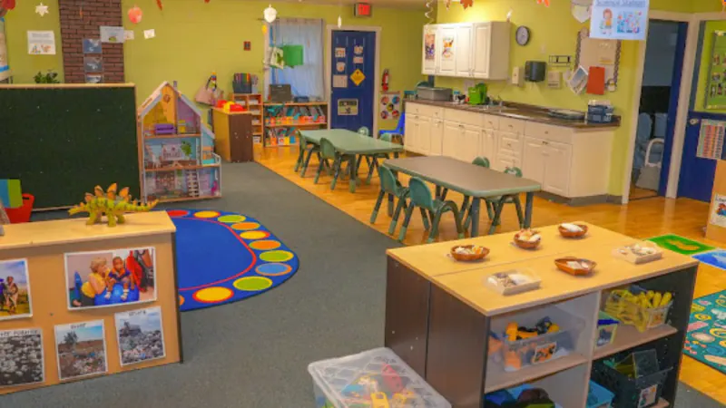 Lil' People's World Child Care