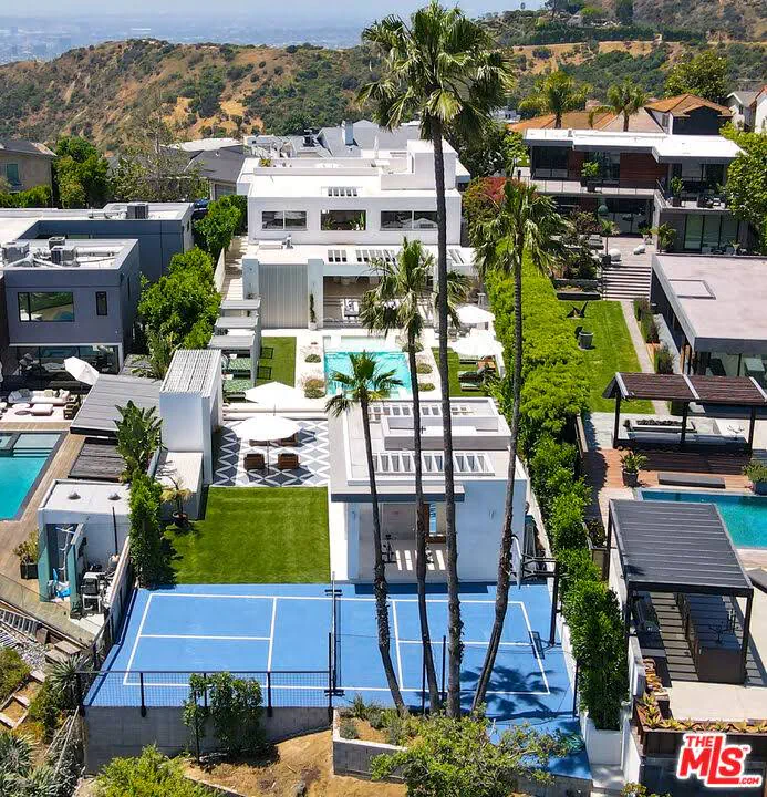 Hollywood Estates