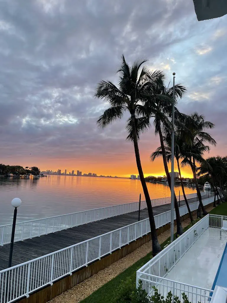 Real Brokers Miami – Real Estate Concierge