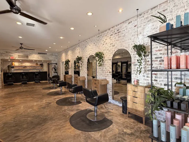 Lady & Wolf Salon